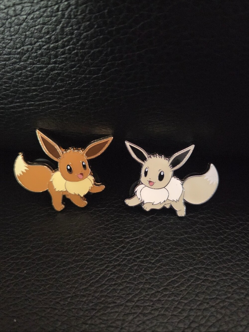 Pokémon GO Radiant Eevee Shiny Pin & Original Eevee Set